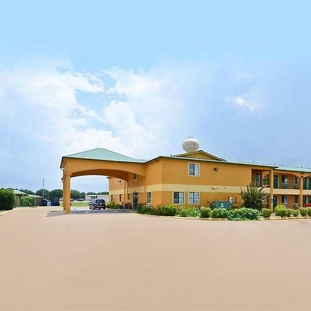 Pine Point Inn & Suites Smithville Exterior foto