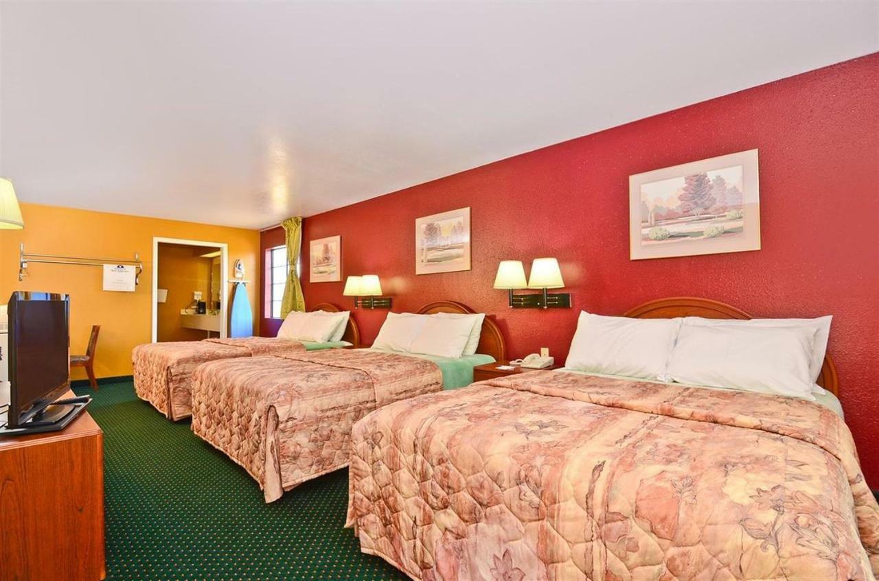 Pine Point Inn & Suites Smithville Exterior foto