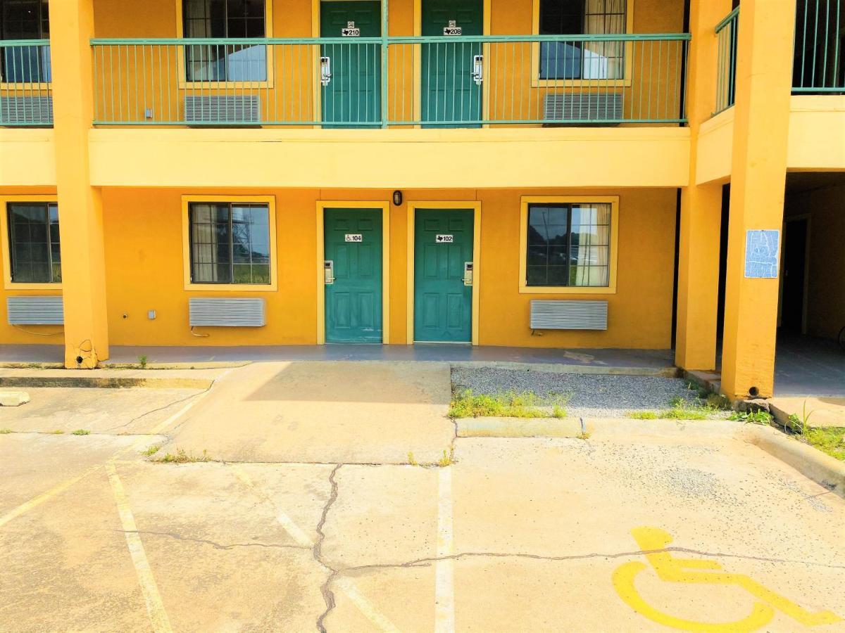 Pine Point Inn & Suites Smithville Exterior foto